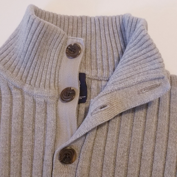 GAP Brand Gray Men's Large Sweater with 3-Button Collar. 100% Cotton. - Picture 3 of 6